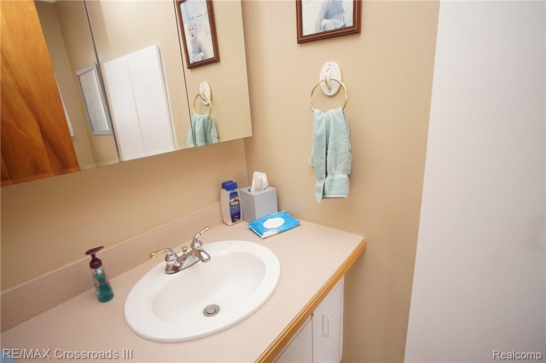 5620 Textile Road Ypsilanti, MI 48197 - Photo 38 of 68 Half bath