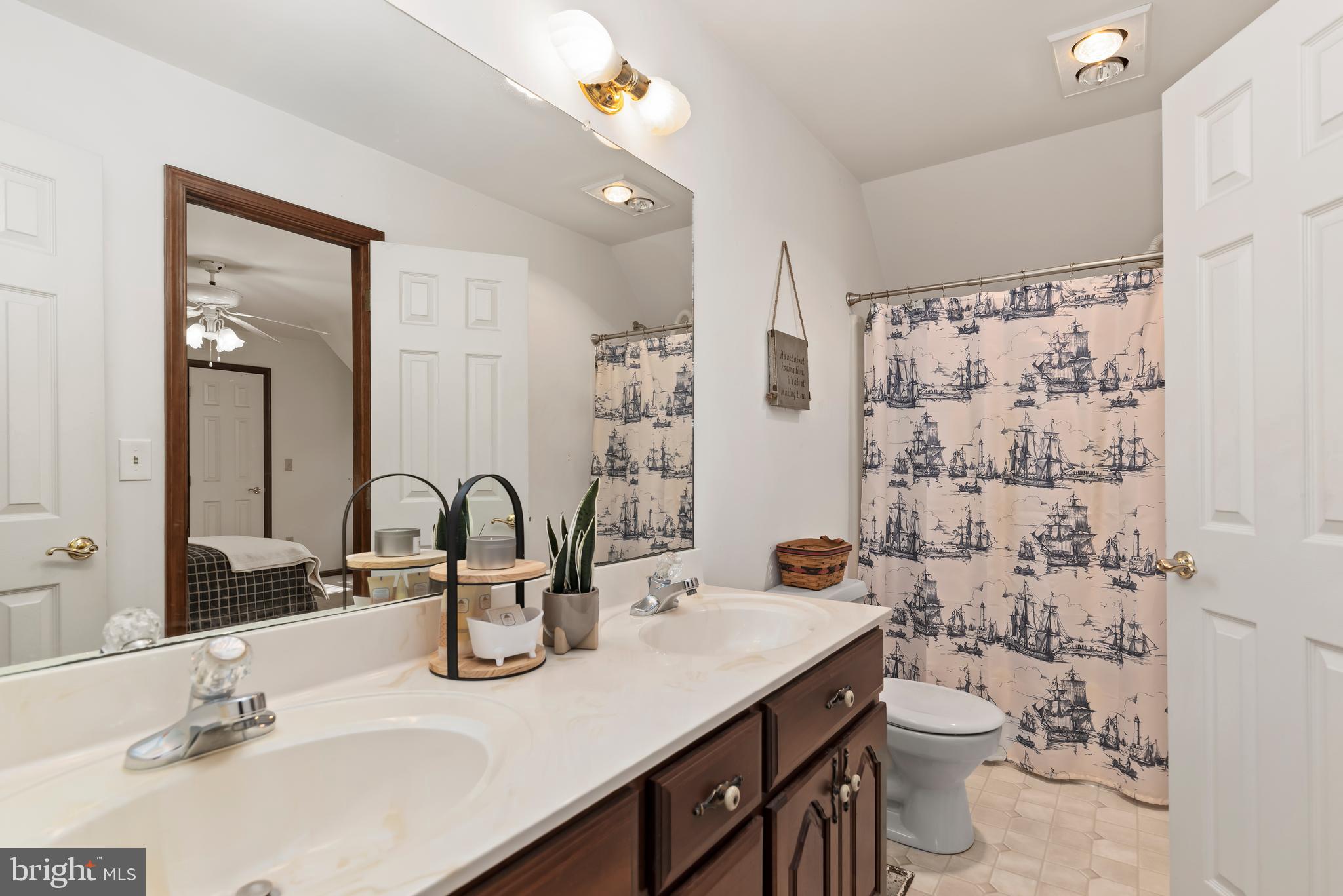 205 East Yellowbreeches Road Carlisle, PA 17015 - Photo 38 of 58 Jack & Jill bath