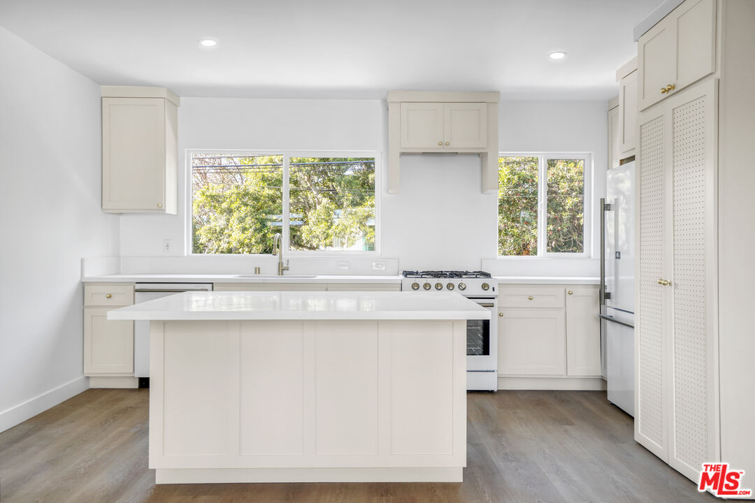 559 Sunset Avenue Venice, CA 90291 - Photo 11 of 16 a kitchen with a stove a sink and a refrigerator