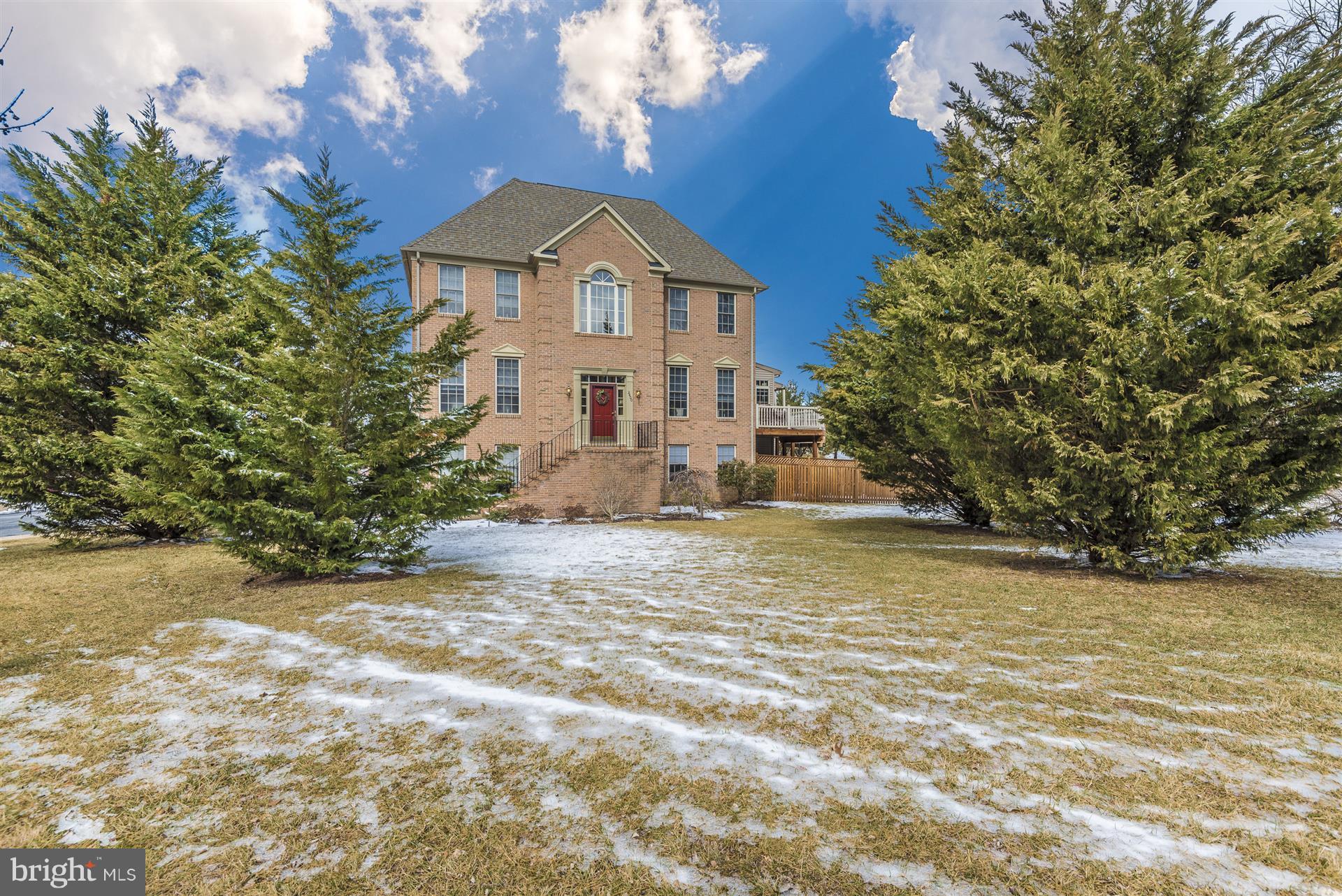 End unit Federal Hill has maximum privacy