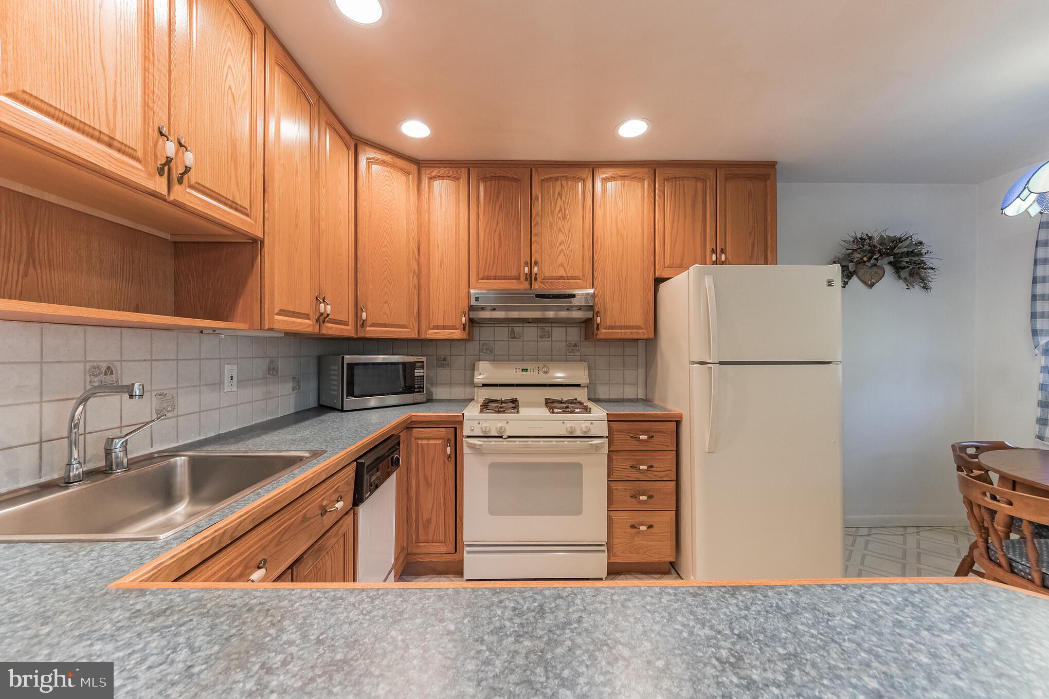 12718 Hollins Road Philadelphia, PA 19154 - Photo 11 of 28