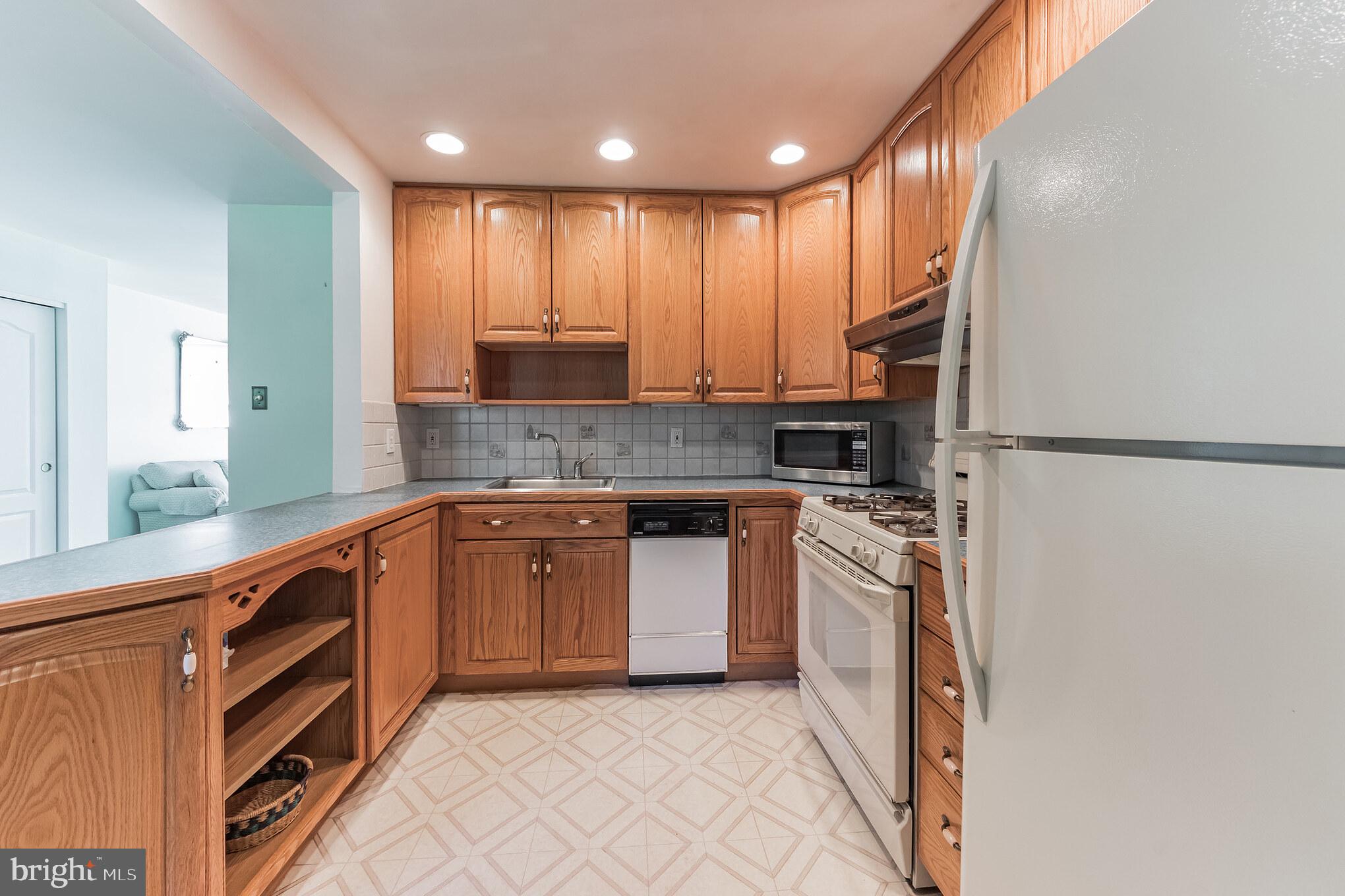 12718 Hollins Road Philadelphia, PA 19154 - Photo 9 of 28