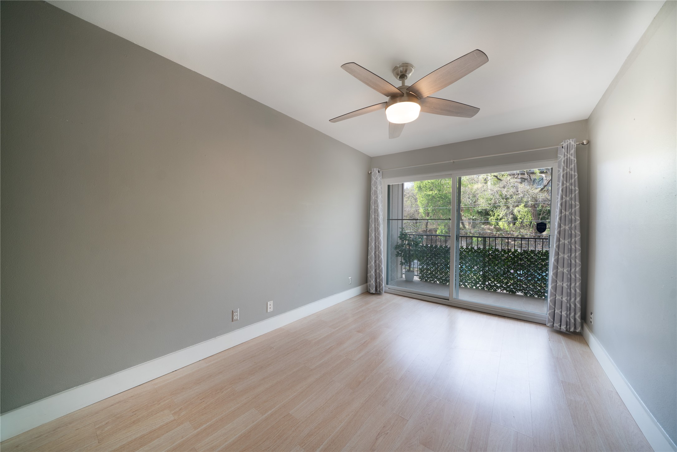 500 East Riverside Drive, Unit 242 Austin, TX 78704 - Photo 20 of 40 Empty room with a ceiling fan, wood finished floors, and baseboards