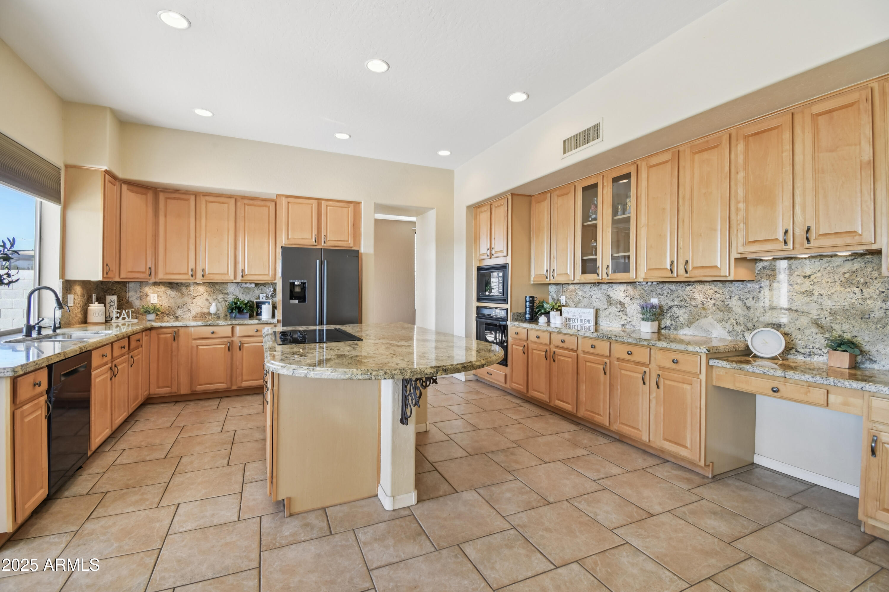 923 West Windsong Drive Phoenix, AZ 85045 - Photo 4 of 68 Plethora of storage