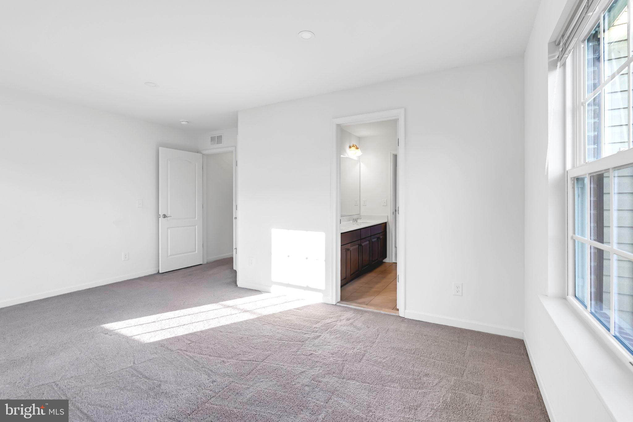 40560 Aldie Springs Drive Aldie, VA 20105 - Photo 36 of 68 an empty room with windows