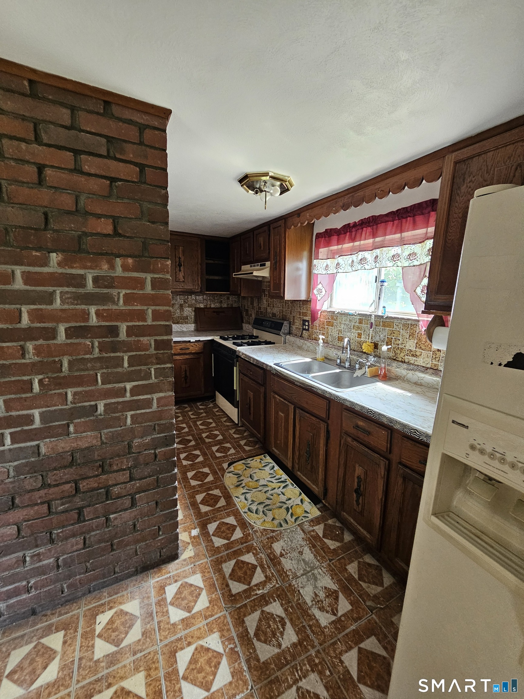 645 Silver Sands Road East Haven, CT 06512 - Photo 4 of 14