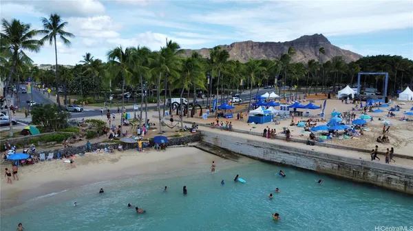 $3,300 | 3223 A Monsarrat Avenue, Honolulu, HI 96815