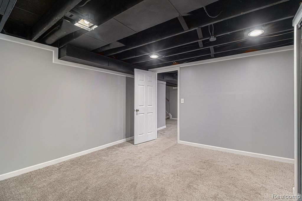 26842 Ford Road Dearborn Heights, MI 48127 - Photo 23 of 36