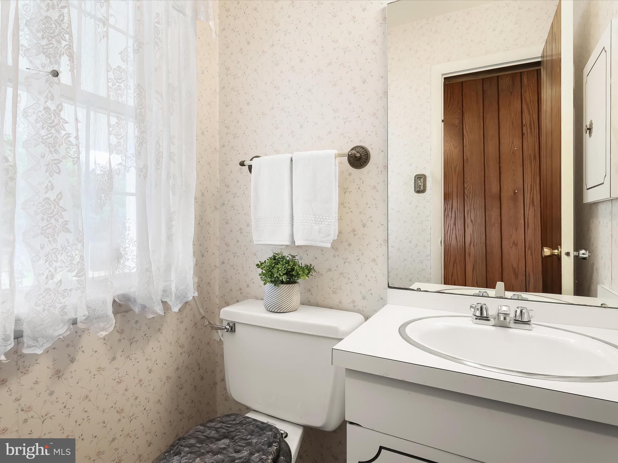 2100 Chantilla Road Baltimore, MD 21228 - Photo 22 of 48 Powder Room