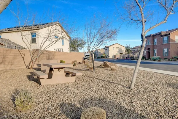 $2,425 | 1045 Spotted Saddle Street, Henderson, NV 89015
