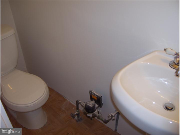 12129 Barbary Road Philadelphia, PA 19154 - Photo 14 of 16 Bathroom