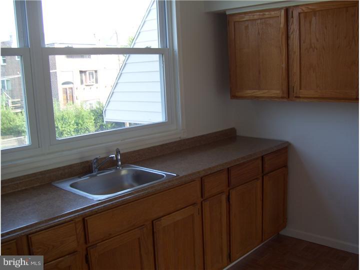 12129 Barbary Road Philadelphia, PA 19154 - Photo 5 of 16 Kitchen