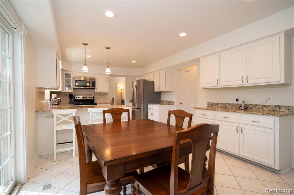 800 Mayfair Court Rochester Hills, MI 48309 - Photo 5 of 24