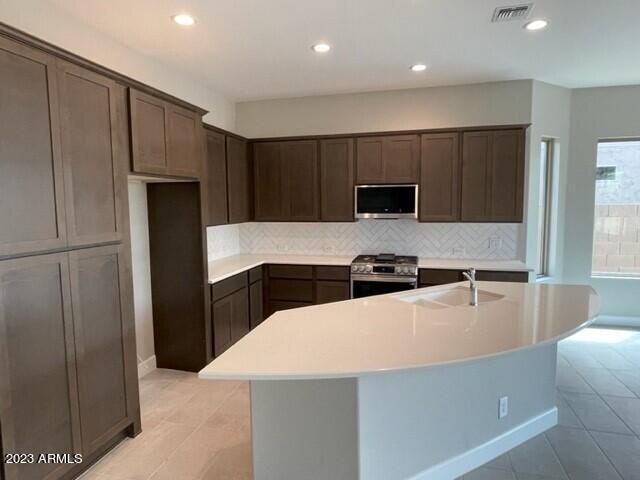 16913 West Almeria Road Goodyear, AZ 85395 - Photo 2 of 5 Unit 55B Lot 5 Kitchen
