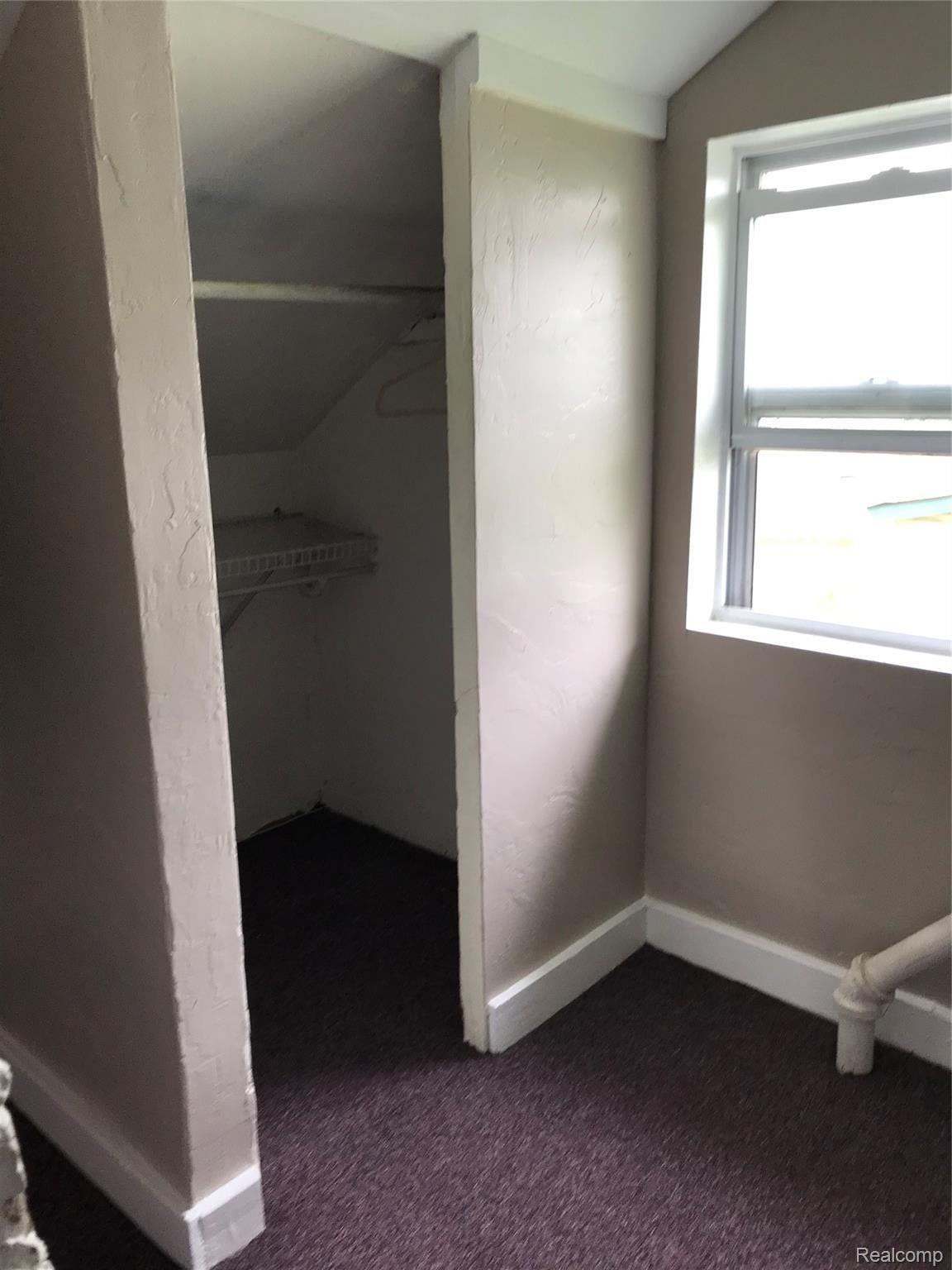 2173 South Dye Road Flint, MI 48532 - Photo 22 of 26 Upstairs Bedroom - Closet