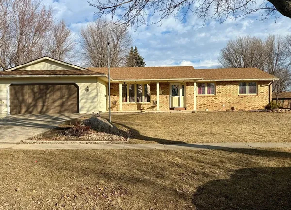 $415,000 | 1240 Maplewood Drive, Worthington, MN 56187
