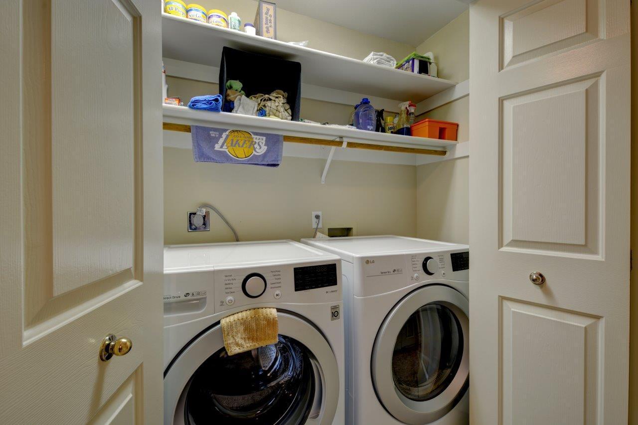 285 Randy Street Ashland, OR 97520 - Photo 14 of 28 Laundry