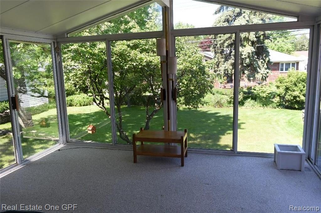 740 Hawthorne Road Grosse Pointe Woods, MI 48236 - Photo 11 of 47