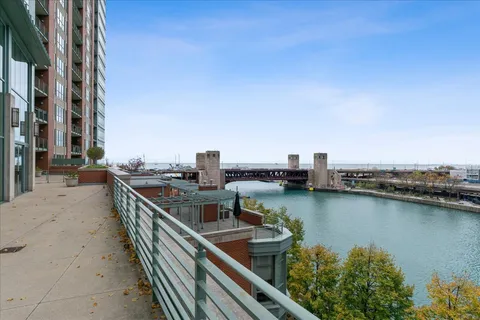 $649,900 | 415 East North Water Street, Unit 801, Chicago, IL 60611