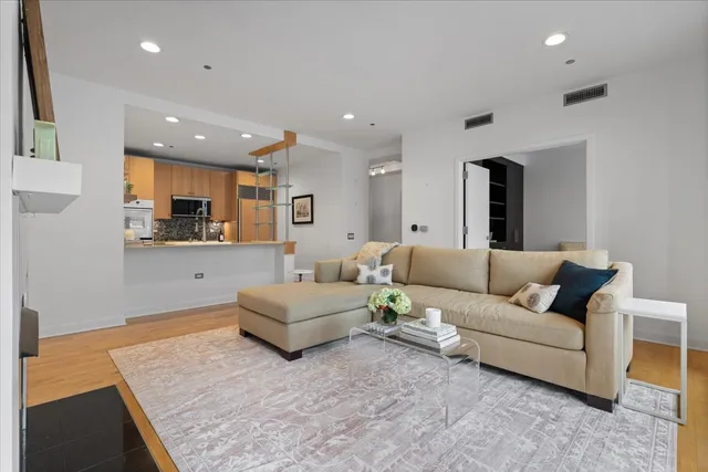 $649,900 | 415 East North Water Street, Unit 801, Chicago, IL 60611