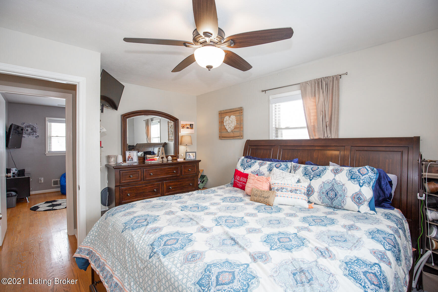 5317 Adkins Road Louisville, KY 40219 - Photo 12 of 38 5317 Adkins-24