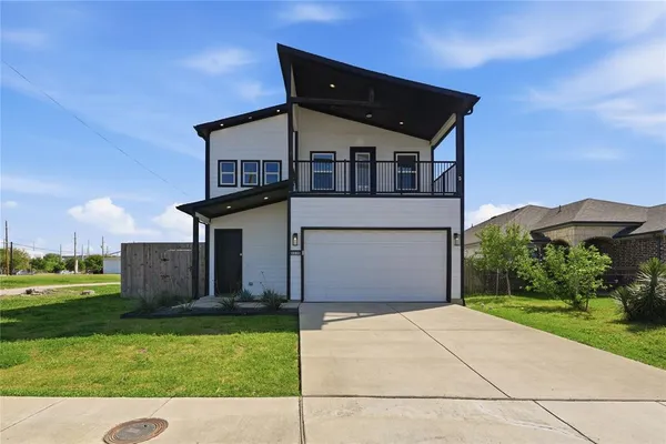 $3,500 | 3316 Nomas Street, Dallas, TX 75212