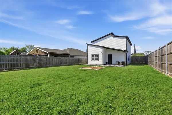 $3,500 | 3316 Nomas Street, Dallas, TX 75212