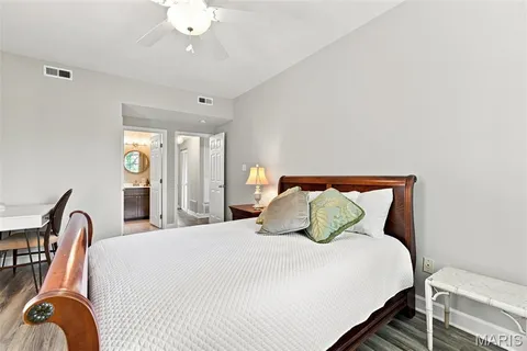 $189,900 | 5885 Nina Place, Unit 2E, St. Louis, MO 63112