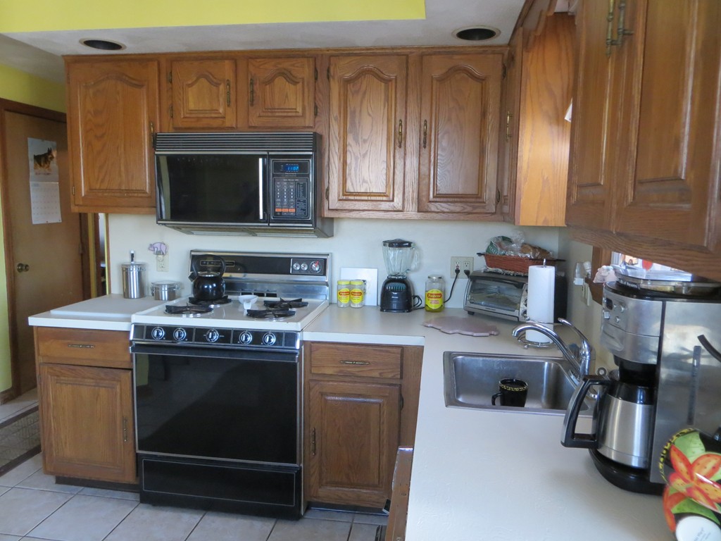 17 Shirley Road Lynn, MA 01904 - Photo 6 of 21 Gallery Image 6