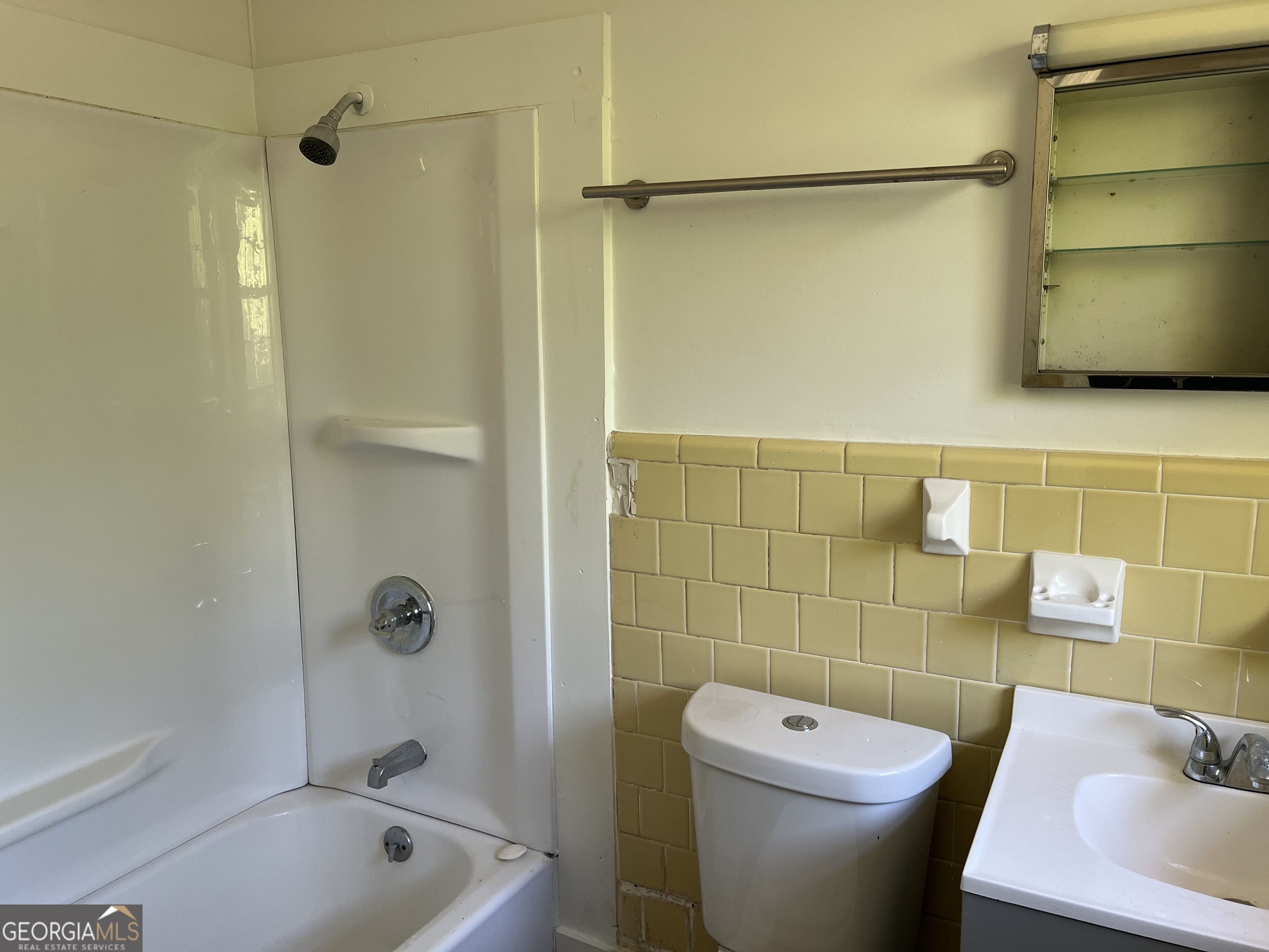 156 Deacon J Simmons Road Southwest Milledgeville, GA 31061 - Photo 21 of 22 a bathroom with a toilet a sink and shower