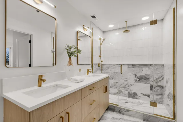 $484,000 | 3204 North Kostner Avenue, Unit 506, Chicago, IL 60641