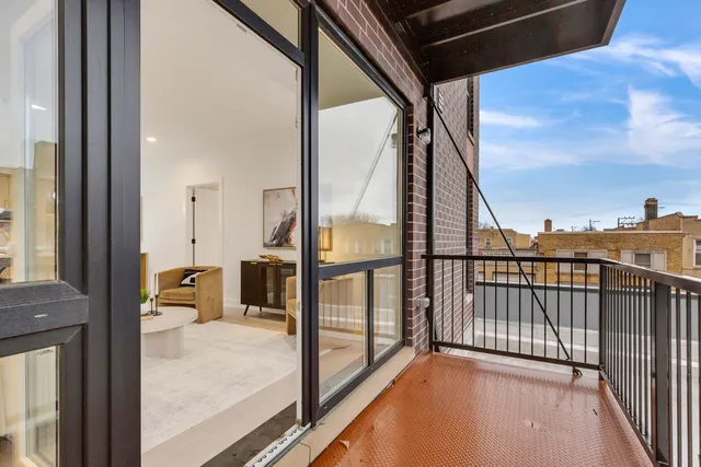 $484,000 | 3204 North Kostner Avenue, Unit 506, Chicago, IL 60641