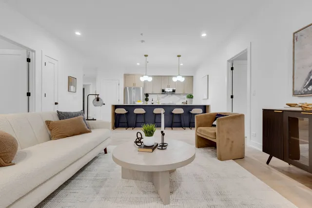 $484,000 | 3204 North Kostner Avenue, Unit 506, Chicago, IL 60641