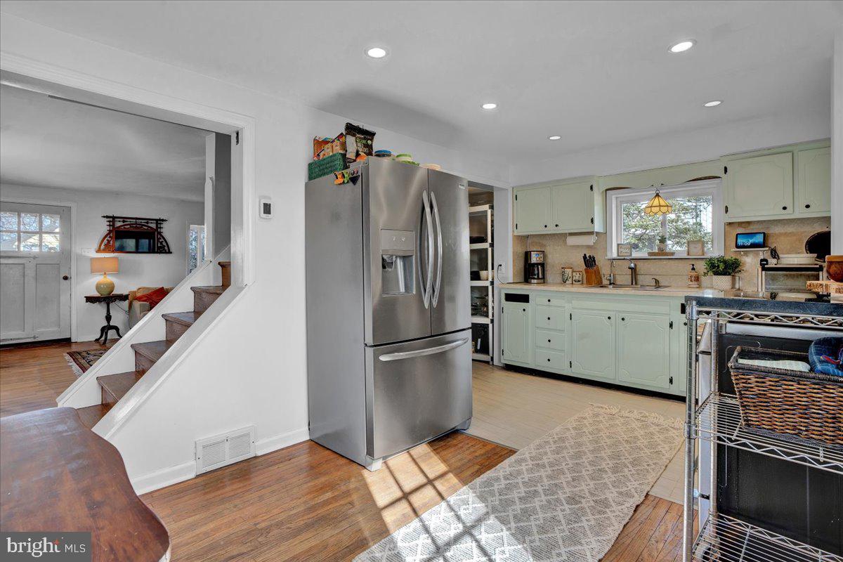 106 Redford Road Oreland, PA 19075 - Photo 8 of 25 Gallery Image 8