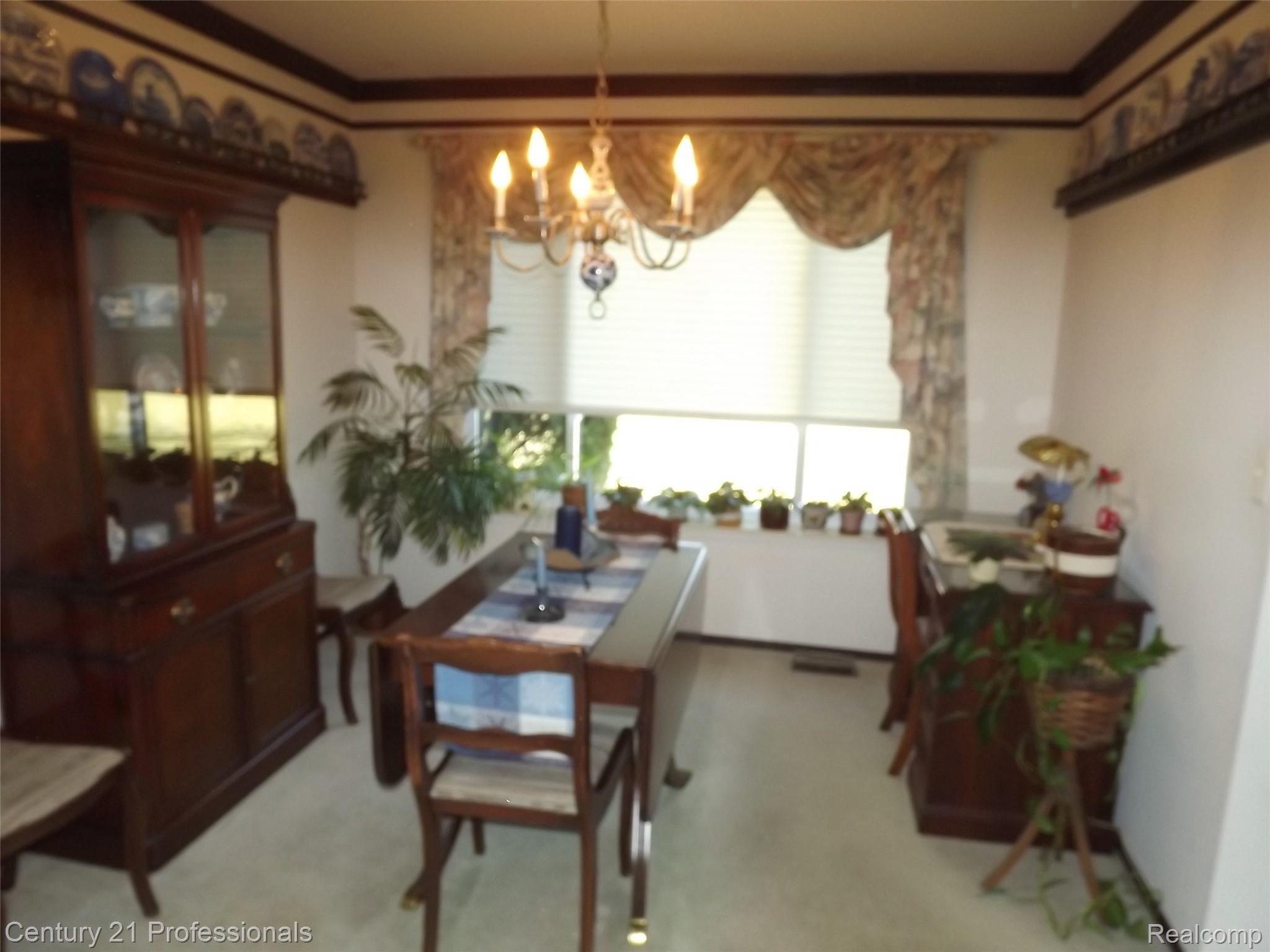 809 Hampton Circle Rochester, MI 48307 - Photo 4 of 22 Dining Room