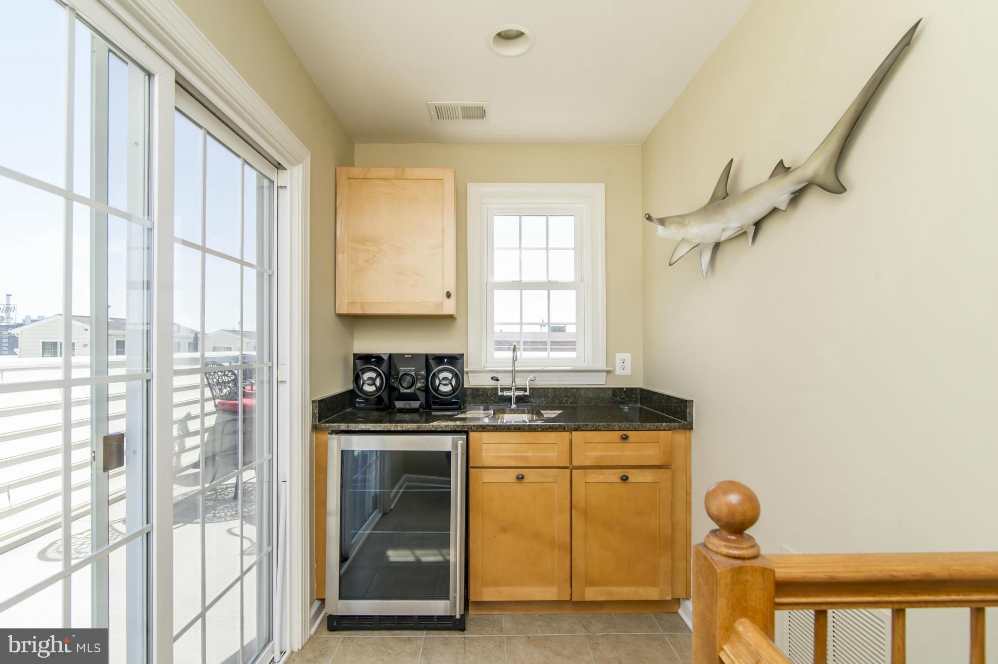 1500 Stack Street Baltimore, MD 21230 - Photo 21 of 27 Wet Bar With Roof Terrace Access