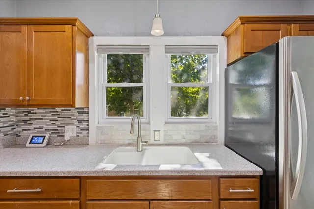 $194,900 | 335 St Louis Avenue, Rockford, IL 61104