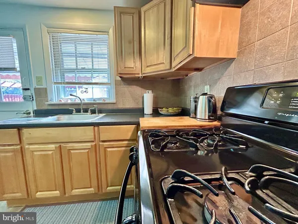 $300,000 | 898 Woodlawn Avenue, Phoenixville, PA 19460
