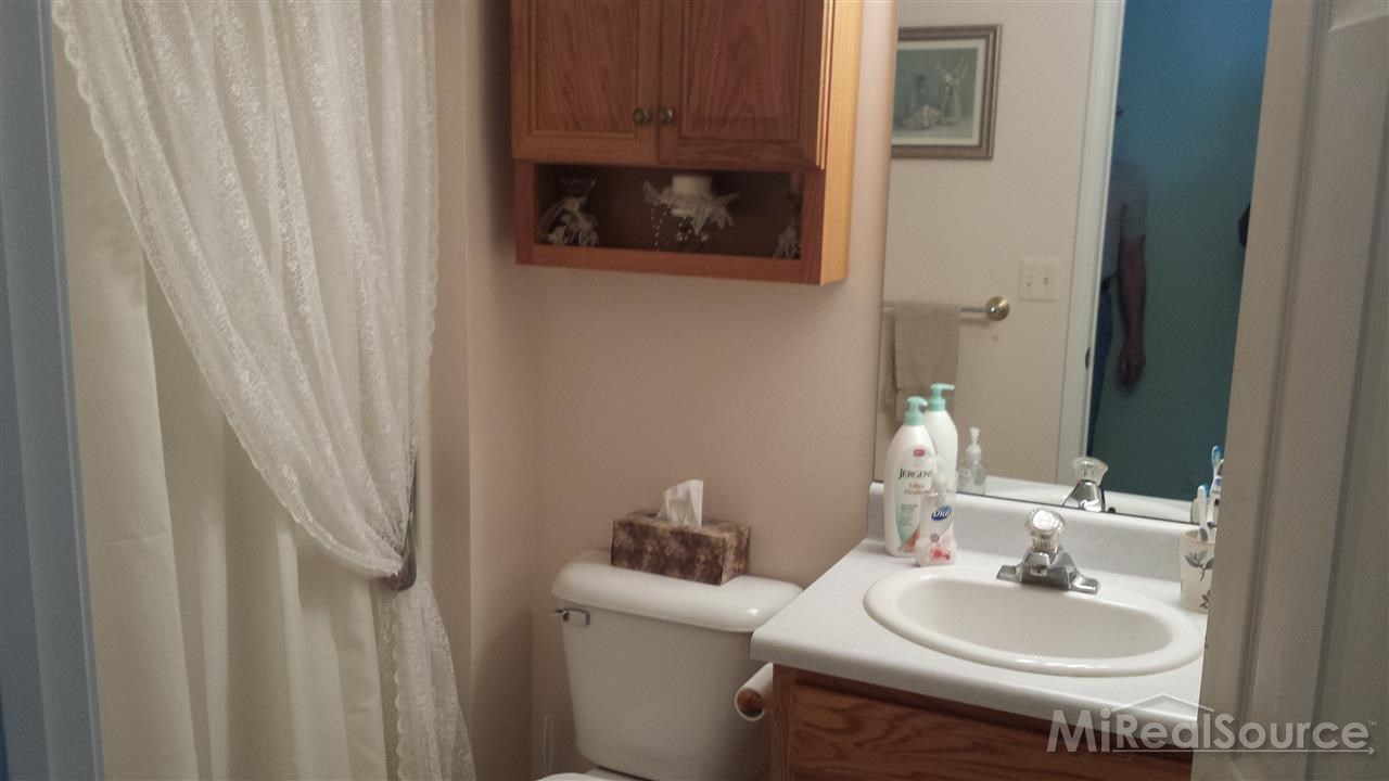1038 Michigan Road Port Huron, MI 48060 - Photo 11 of 28 31196114-10.JPG
