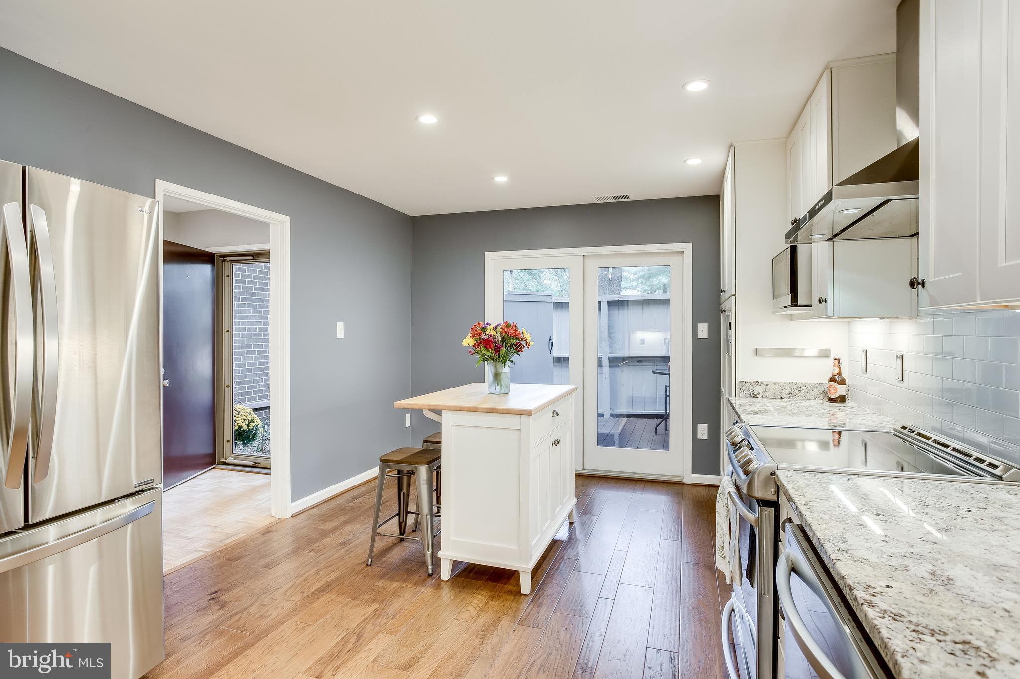 1756 Wainwright Drive Reston, VA 20190 - Photo 11 of 41 Alaskan-White granite countertops