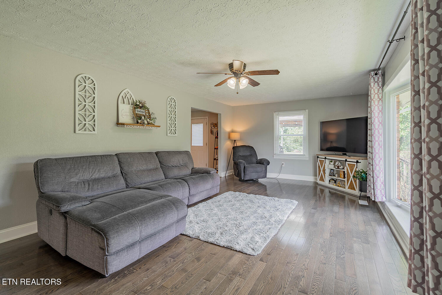 624 Back Valley Road Oliver Springs, TN 37840 - Photo 4 of 23 A7301825-HDR