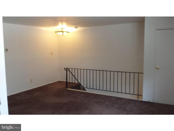 810 North Forklanding Road, Unit 306 Maple Shade, NJ 08052 - Photo 3 of 8 Living Room