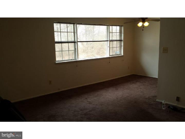 810 North Forklanding Road, Unit 306 Maple Shade, NJ 08052 - Photo 4 of 8 Living Room