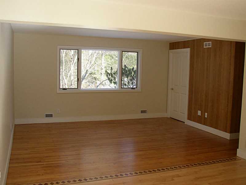 141 Old Coach Road Charlestown, RI 02813 - Photo 9 of 14 Living Room.