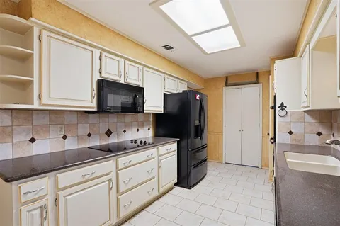 $540,000 | 834 Meadowglen Circle, Coppell, TX 75019