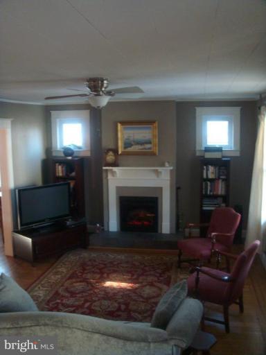 3313 Beverly Road Baltimore, MD 21214 - Photo 4 of 26 Living Room