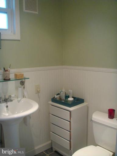3313 Beverly Road Baltimore, MD 21214 - Photo 6 of 26 Bath #1