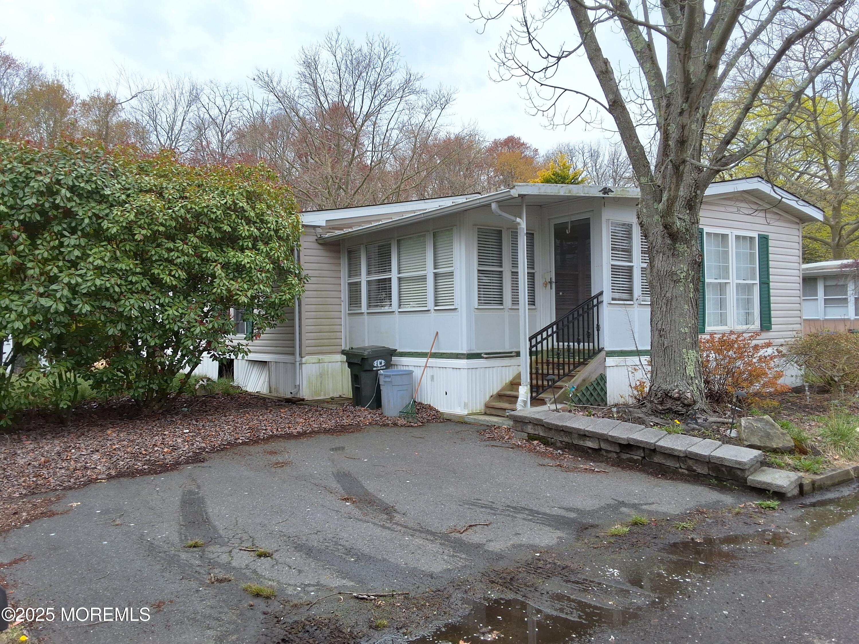 32 Village Road Morganville, NJ 07751 - Photo 2 of 27 1000000249