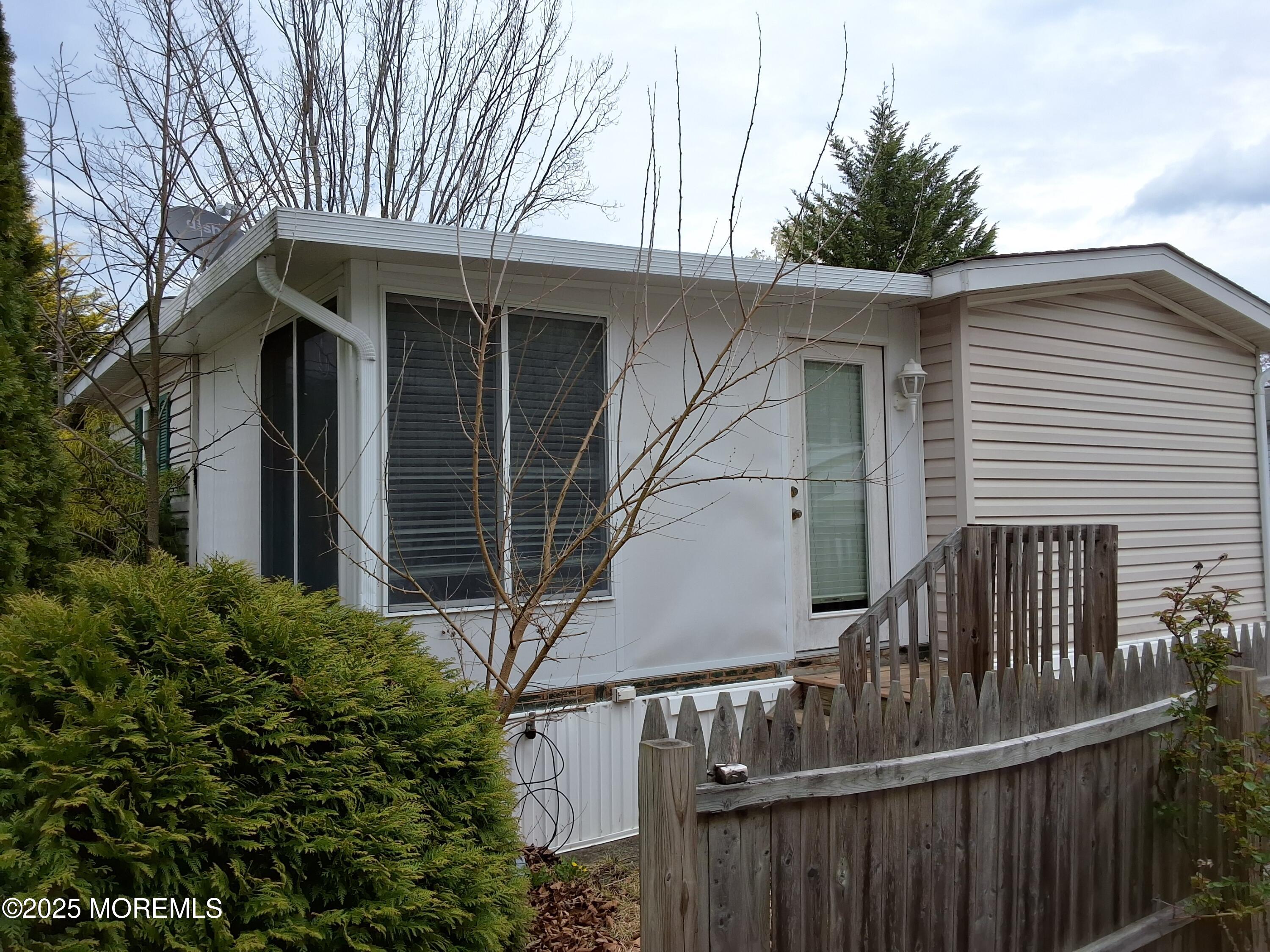 32 Village Road Morganville, NJ 07751 - Photo 4 of 27 1000000279