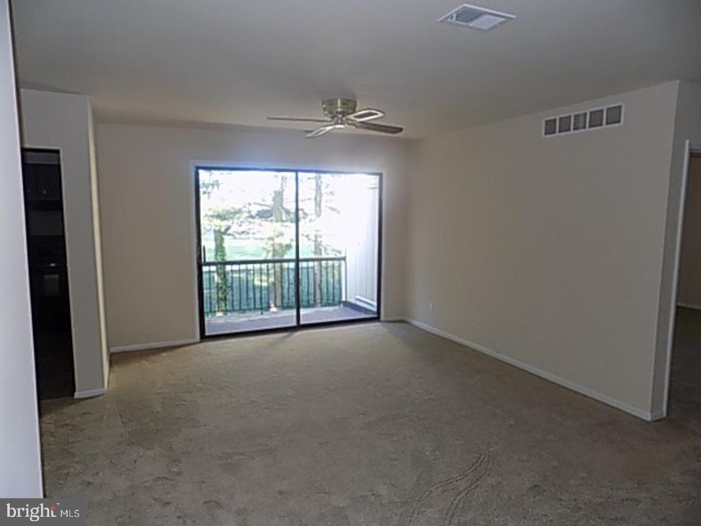 1475 Mt Holly Road, Unit F8 Edgewater Park, NJ 08010 - Photo 4 of 14 Great Room